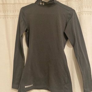 Women’s small gray Under Armour coldgear mock long sleeve shirt.